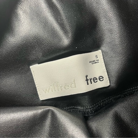 Wilfred Free by Aritzia Black Daria Short Vegan Leather Leggings - size S - Picture 5 of 6